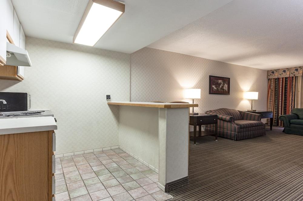 Red Roof Inn & Suites Де-Калб Экстерьер фото